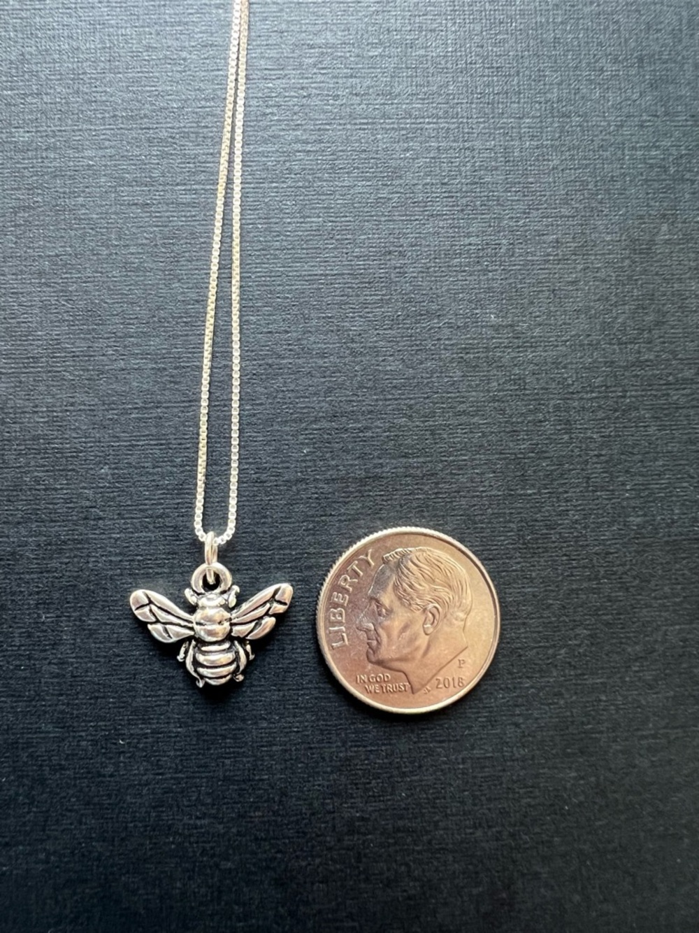 Sterling silver bee pendant necklace - Picture 4 of 6